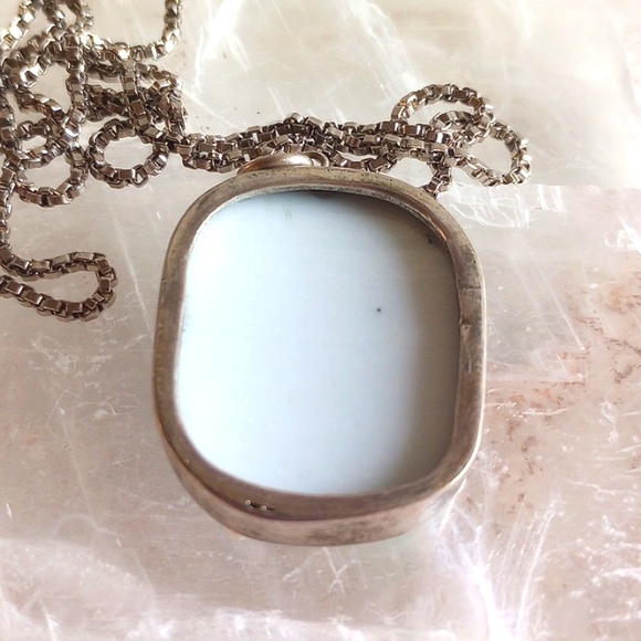 VINTAGE CHINESE HAND PAINTED PORCELAIN YOUNG BOY ENHANCED W/ PEARL  PENDANT 24" - Picture 4 of 4